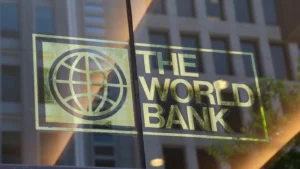 Las cuatro "trampas" que impiden a la Argentina salir de la pobreza, según el Banco Mundial