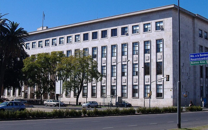 Por qué un joven rosarino eligió llevar solo el apellido materno.