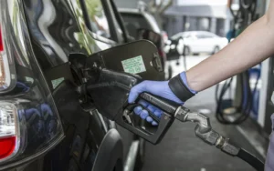 Por séptimo mes consecutivo cayó la venta de combustibles