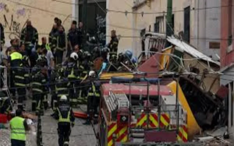 Portugal: varios muertos al descarrilar un funicular turístico en Lisboa