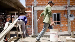 por cada nuevo puesto formal, se sumaron 1,5 trabajadores en negro