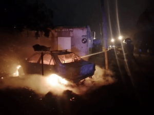 Incendiaron tres autos de manera intencional