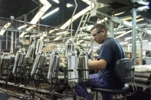 La industria cayó un 21,2% en marzo, la peor cifra desde la pandemia