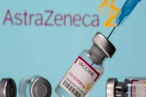 Primera demanda al Estado y AstraZeneca por la vacuna del Covid