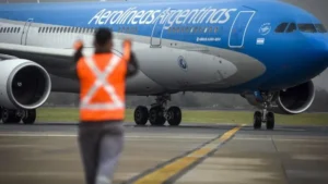 Privatización de Aerolíneas Argentinas: el oficialismo logró un dictamen a favor