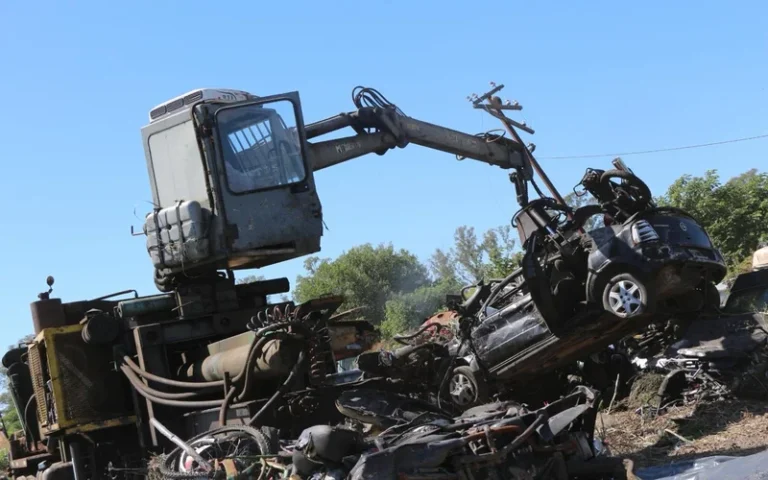 Provincia continúa con el proceso de compactación de vehículos