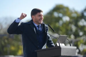Pullaro reclama deuda previsional y toma distancia de Milei