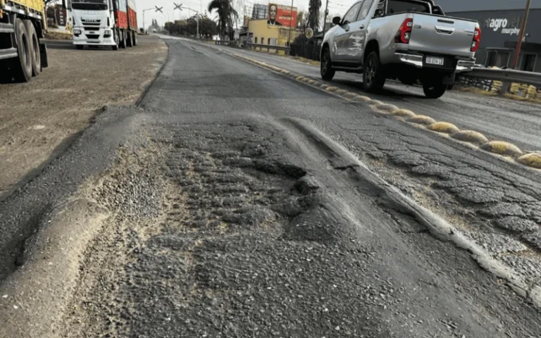 Pullaro anunció que Santa Fe reparará la ruta A012