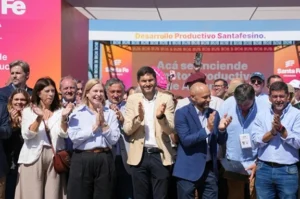 Pullaro recorre la Expoagro y habla con productores agropecuarios