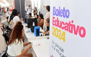 Pullaro promulgó la ley que garantiza el Boleto Educativo Gratuito