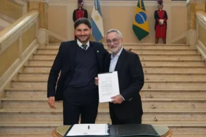 Pullaro se reunió con el embajador