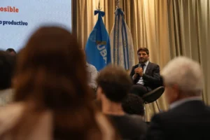 Pullaro reclamó un mayor apoyo estatal para impulsar el desarrollo.