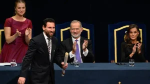 Lionel Messi durante una premiación internacional