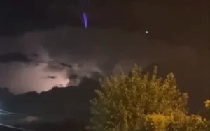 Qué es el blue jet, el extraño fenómeno eléctrico que sorprendió en Tucumán
