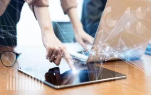 ¿Qué estudios realizaron las grandes personalidades de la tecnología?