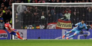 Nueva norma de la IFAB: qué pasa si hay doble toque en un penal