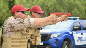 Qué son las pistolas Byrna que emplea la Policía en las calles.