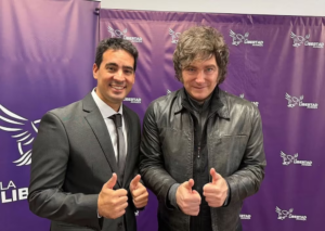 Ravier junto a Javier Milei en un acto político