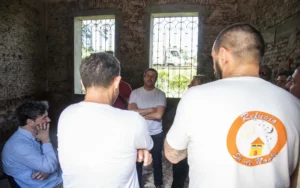 Personas voluntarias en el refugio Sol de Noche en Rosario