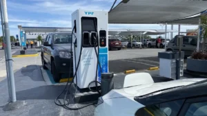 Autos eléctricos e híbridos baten récord de patentamientos en Santa Fe