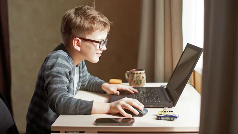 Redes sociales: chicos siempre conectados y cómo poner límites