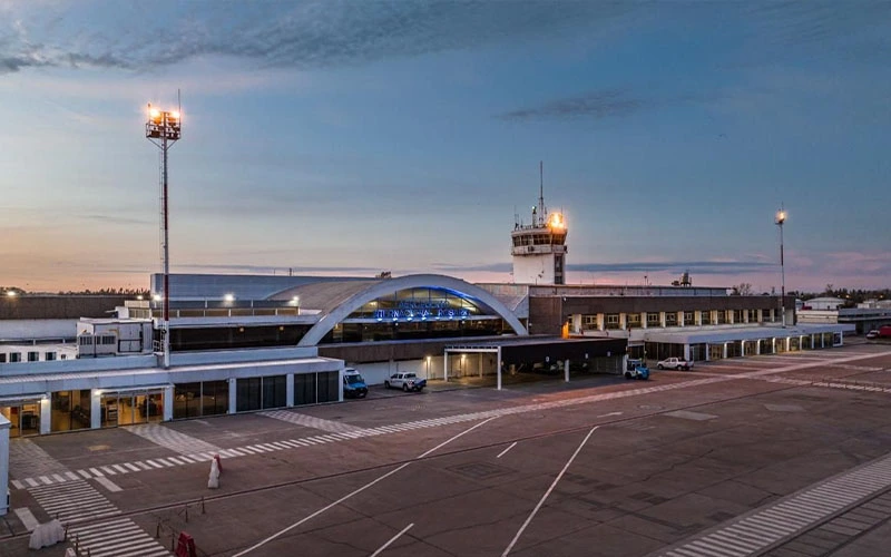Refuerzan el servicio de colectivos para la inauguración del aeropuerto.