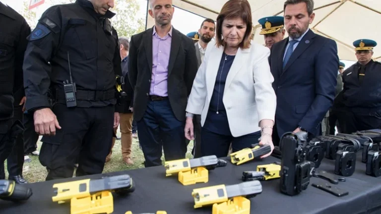 reglamentan el uso de arma no letal