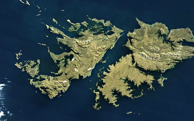 Reino Unido convoca a estudiantes argentinos a visitar las Islas Malvinas