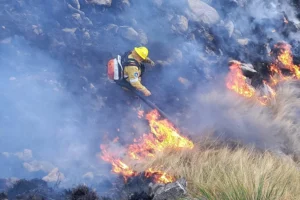 Durante los incendios en Córdoba, rescataron a estudiantes santafesinos en el cerro Champaquí