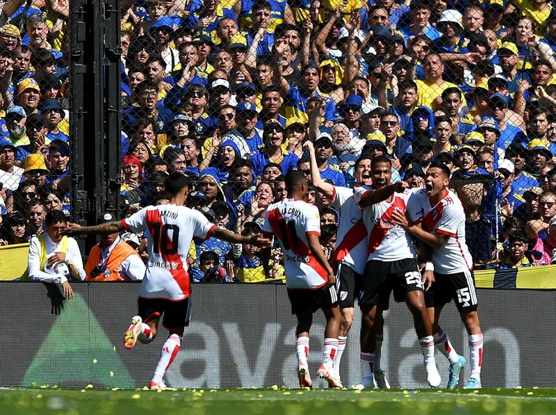 Este domingo el elenco de Martín Demichelis se impuso con claridad al "Xeneize" en la Bombonera con goles de Rondón y Enzo Díaz.