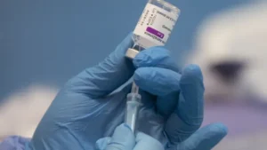 Otra denuncia contra AstraZeneca por efectos adversos