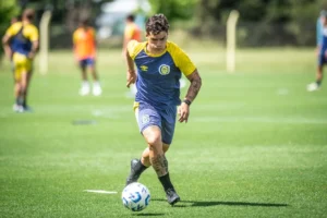 Rosario Central juega ante Racing en el Gigante de Arroyito.