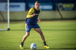 Central se mide con Lanús en el Gigante.
