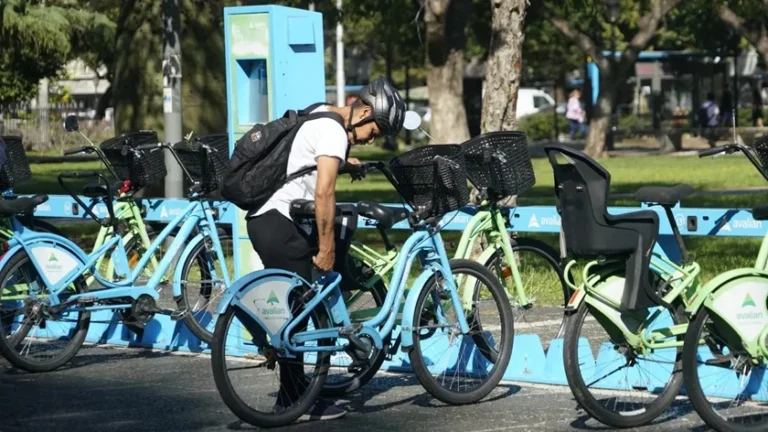 Mi bici tu bici suma estaciones y se expande al sur de Rosario