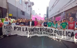 Rosario marcha por las universidades