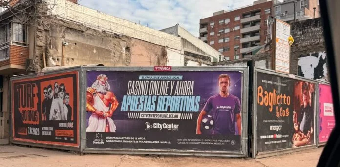 Rosario prohibió la publicidad de apuestas en espacios públicos