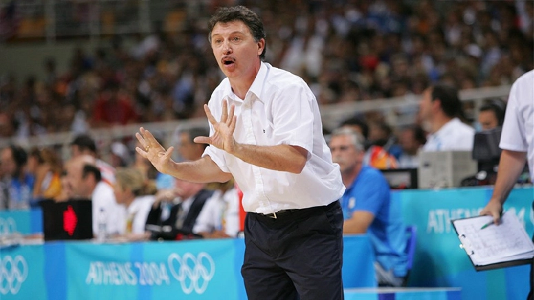 Rubén Magnano fue el entrenador de la selección argentina de básquet durante la "generación dorada" y también triunfó en Atenas de Córdoba. 