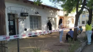 encuentran una mujer muerta devorada por sus perros