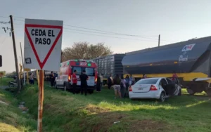 San Lorenzo Murió un automovilista al impactar con un tren en paso a nivel 