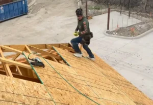 Marlon Orellana, el contratista que se volvió viral construyendo techos en Estados Unidos