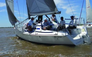 Se corre la regata "Ciudad de Baigorria" en el río Paraná