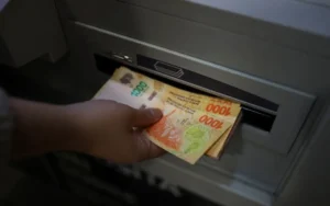 Se derrumba el uso de dinero en efectivo en Argentina 