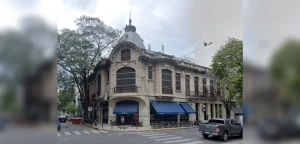 Operativo en el centro de Rosario tras el desprendimiento de una cornisa