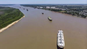 Se disolvió la Administración General de Puertos que controlaba la hidrovía del río Paraná