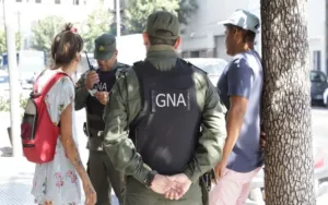 Se extiende el pedido de DNI a personas en la vía pública