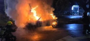 incendio de un automóvil en la ciudad de Rosario