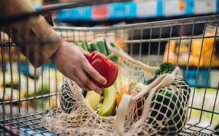Se necesitan $2.165.357 de salario bruto para cubrir una canasta mínima