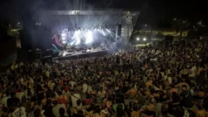 Escenario montado en el Parque Urquiza de Rosario durante el Festival Faro