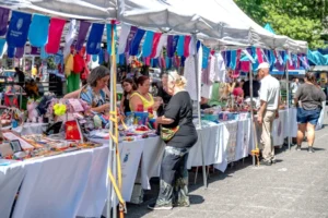 Se realiza la Feria Especial de Reyes en plaza Sarmiento