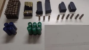 Secuestran armas y detienen a delincuentes